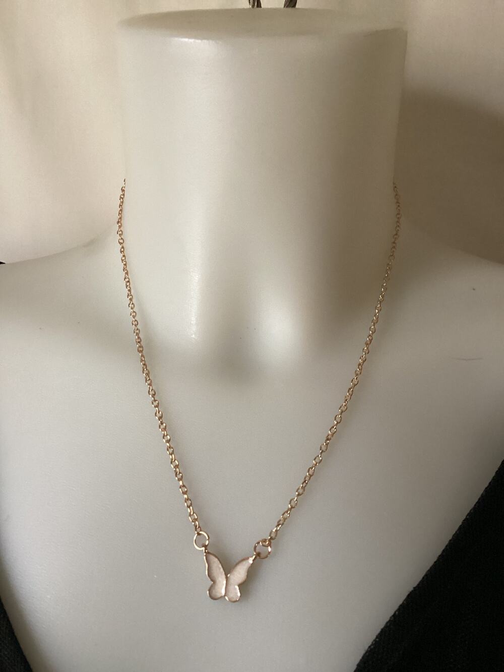 4381 NWP Vintage Butterfly Pendant Necklace Small Choker Gold MInimal Choker